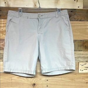 GAP size 8 Khaki Color Mid-rise Boyfriend Roll-up 8” Inseam Shorts with Pockets